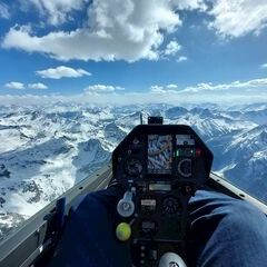 Flugwegposition um 13:18:31: Aufgenommen in der Nähe von Bezirk Inn, Schweiz in 3584 Meter